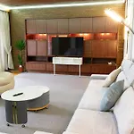 Grosse Villa, Exhibitors, Monteurhaus