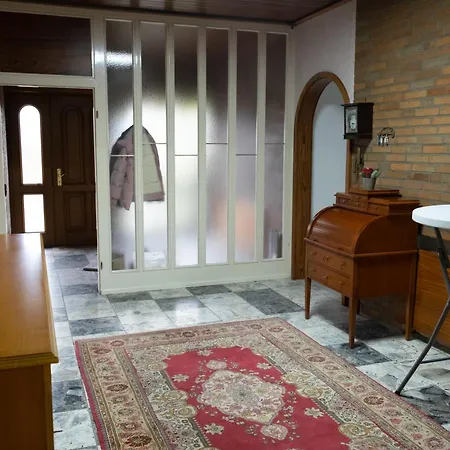 Villa Grosse Villa, Exhibitors, Monteurhaus