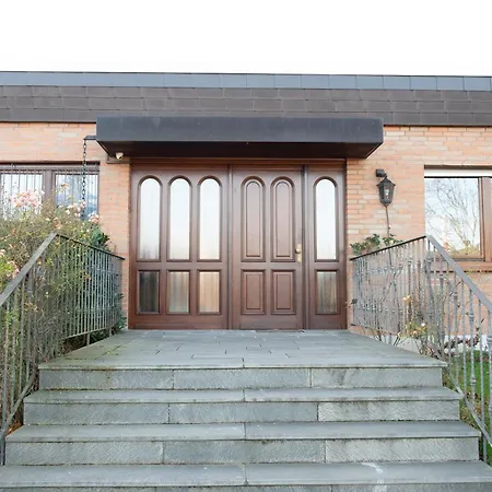 Grosse Villa, Exhibitors, Monteurhaus Villa *