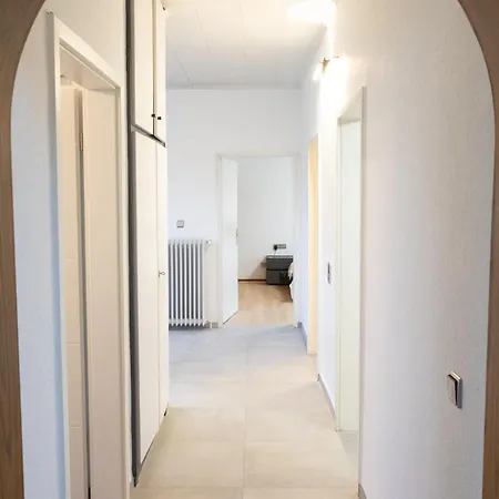 Grosse Villa, Exhibitors, Monteurhaus Vila *