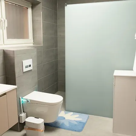 Grosse Villa, Exhibitors, Monteurhaus Vila