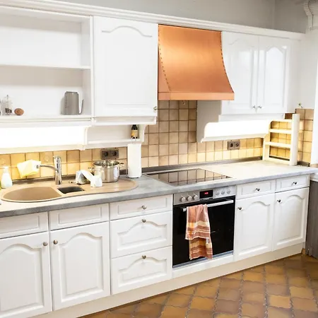 Vila Grosse Villa, Exhibitors, Monteurhaus *