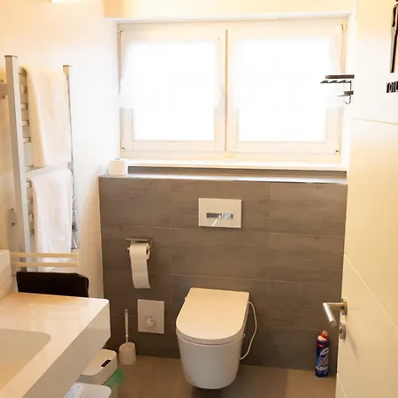 Grosse Villa, Exhibitors, Monteurhaus Vila