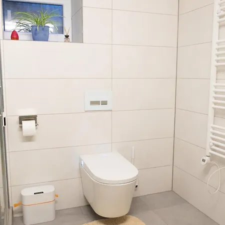 Vila Grosse Villa, Exhibitors, Monteurhaus