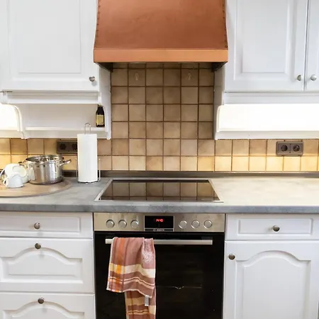 Grosse Villa, Exhibitors, Monteurhaus Vila