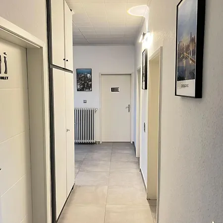 Vila Grosse Villa, Exhibitors, Monteurhaus *