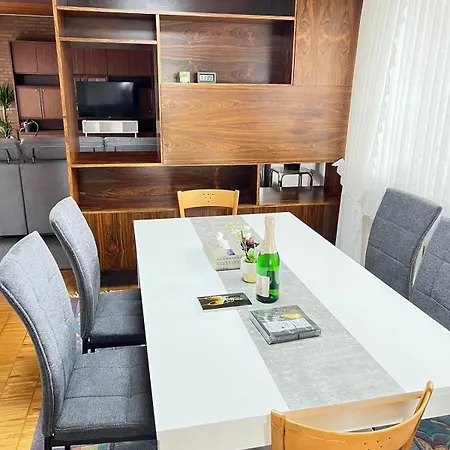 Grosse Villa, Exhibitors, Monteurhaus Vila Euskirchen