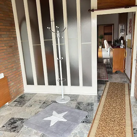 Vila Grosse Villa, Exhibitors, Monteurhaus *