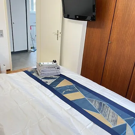 Grosse Villa, Exhibitors, Monteurhaus Villa