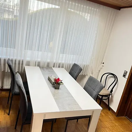 Vila Grosse Villa, Exhibitors, Monteurhaus *