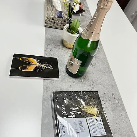 Grosse Villa, Exhibitors, Monteurhaus