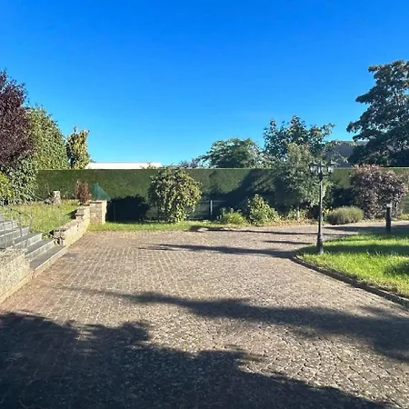 Villa Grosse Villa, Exhibitors, Monteurhaus