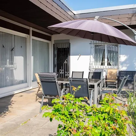 Grosse Villa, Exhibitors, Monteurhaus *