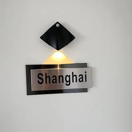 Grosse Villa, Exhibitors, Monteurhaus