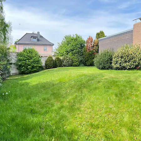 Grosse Villa, Exhibitors, Monteurhaus Villa *