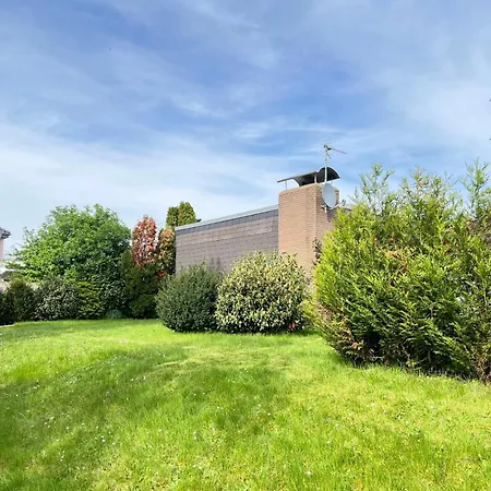 Villa Grosse Villa, Exhibitors, Monteurhaus