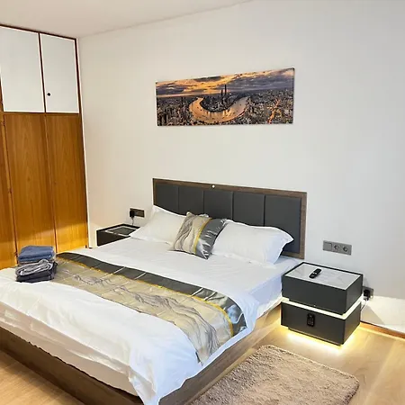 Grosse Villa, Exhibitors, Monteurhaus Vila