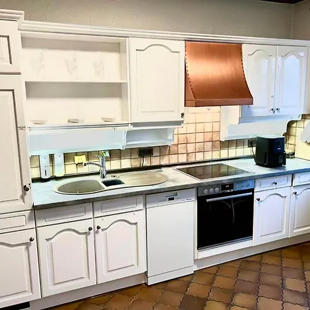 Grosse Villa, Exhibitors, Monteurhaus *