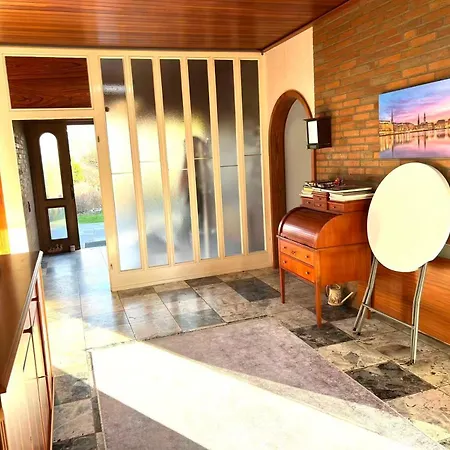 Vila Grosse Villa, Exhibitors, Monteurhaus *