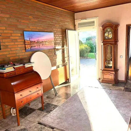 Grosse Villa, Exhibitors, Monteurhaus * Euskirchen