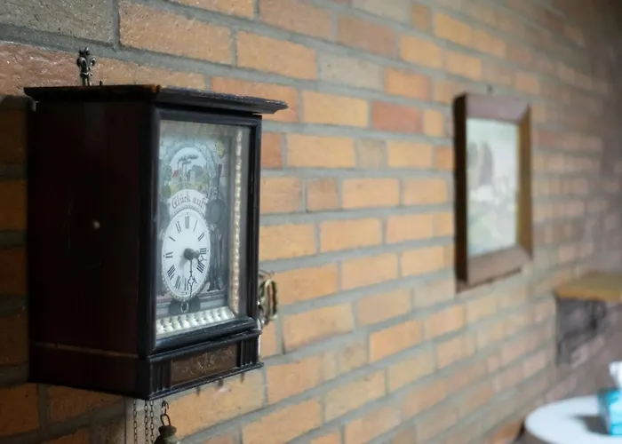 Villa Grosse Villa, Exhibitors, Monteurhaus *