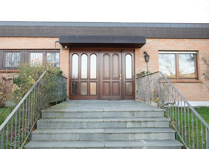 Grosse Villa, Exhibitors, Monteurhaus Villa *