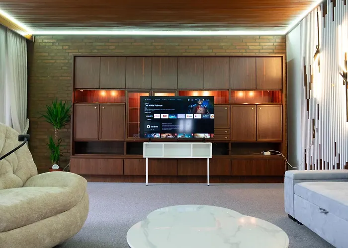 Villa Grosse Villa, Exhibitors, Monteurhaus *