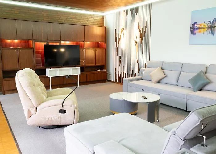 Villa Grosse Villa, Exhibitors, Monteurhaus