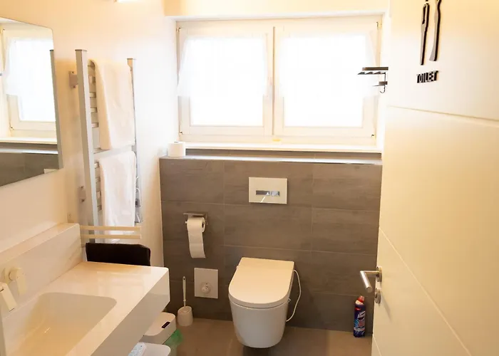 Grosse Villa, Exhibitors, Monteurhaus Villa