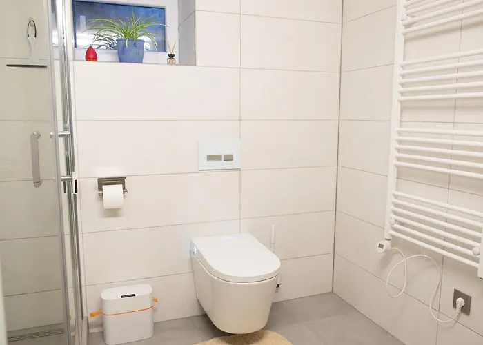 Villa Grosse Villa, Exhibitors, Monteurhaus