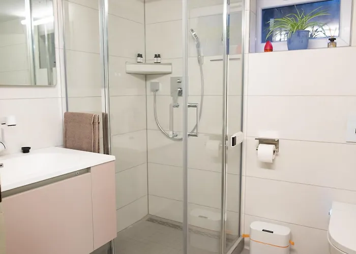 Grosse Villa, Exhibitors, Monteurhaus Villa *