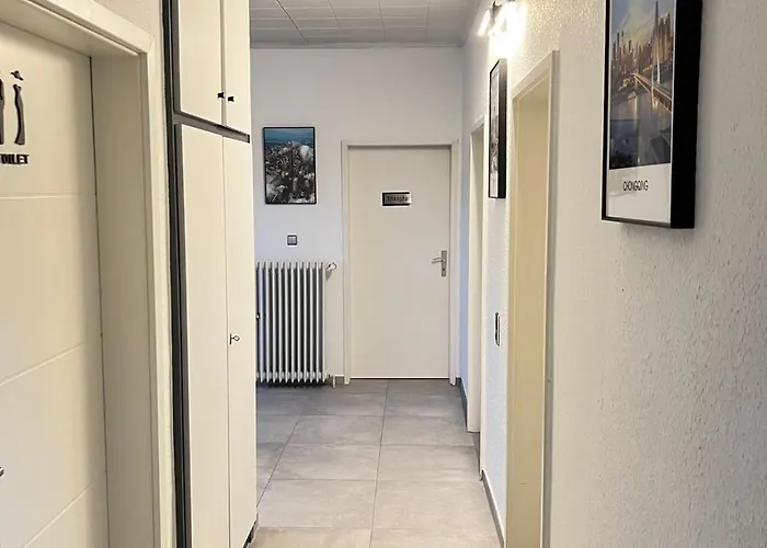 Villa Grosse Villa, Exhibitors, Monteurhaus *