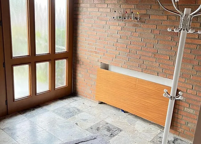 Villa Grosse Villa, Exhibitors, Monteurhaus *