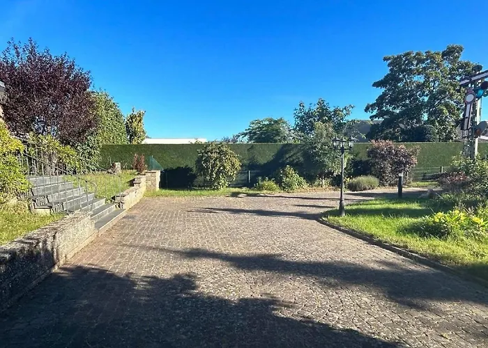 Villa Grosse Villa, Exhibitors, Monteurhaus