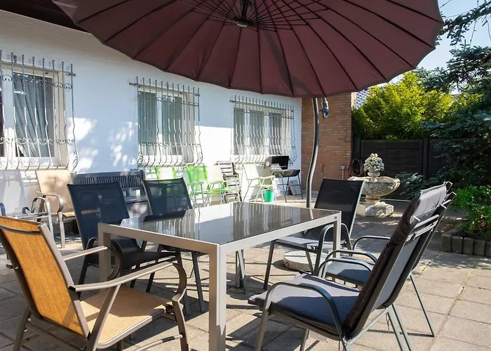 Villa Grosse Villa, Exhibitors, Monteurhaus