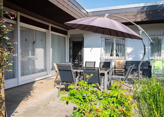 Grosse Villa, Exhibitors, Monteurhaus *