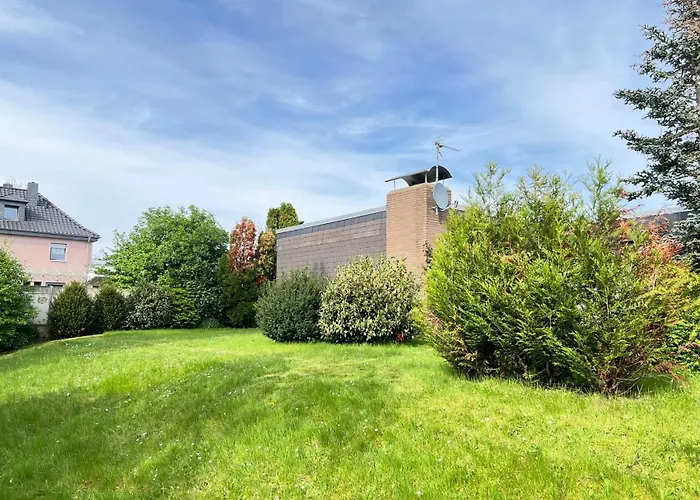 Villa Grosse Villa, Exhibitors, Monteurhaus