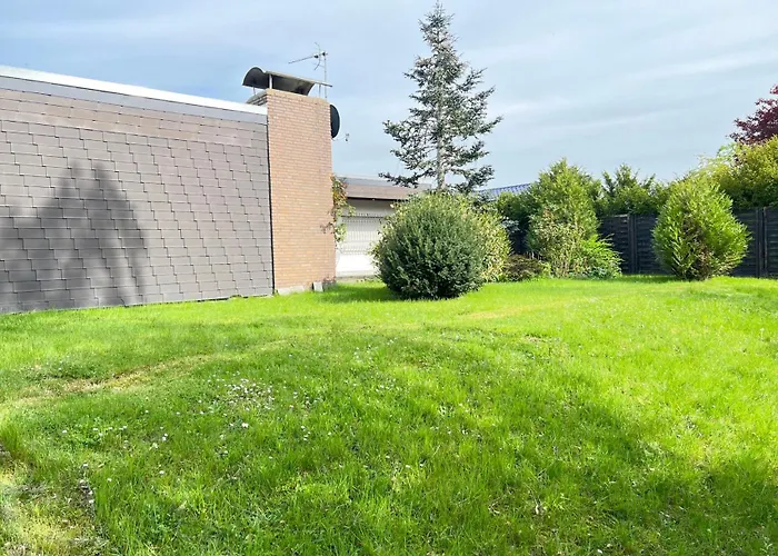 Grosse Villa, Exhibitors, Monteurhaus Villa *