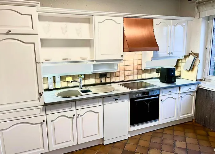 Grosse Villa, Exhibitors, Monteurhaus *