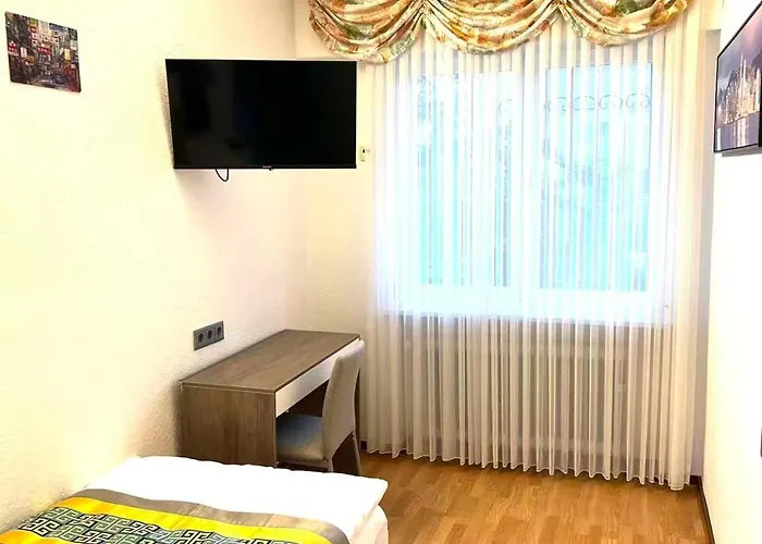 Grosse Villa, Exhibitors, Monteurhaus Villa